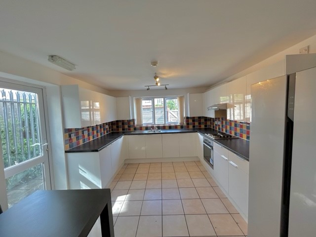 12 Bedroom Student Home – Llanbleddian Gardens